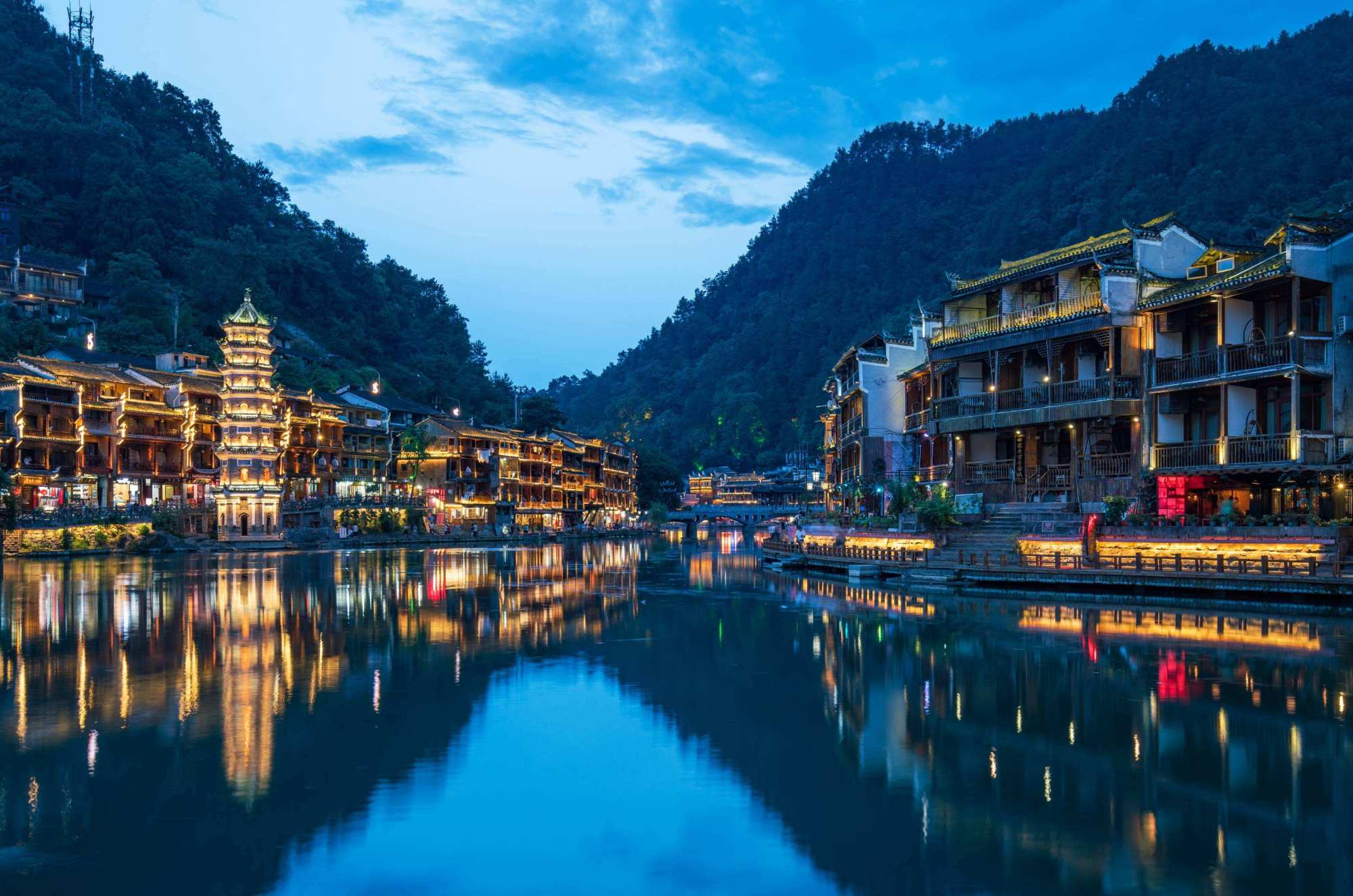 湖南盛情款待，尊敬的嘉宾与朋友们